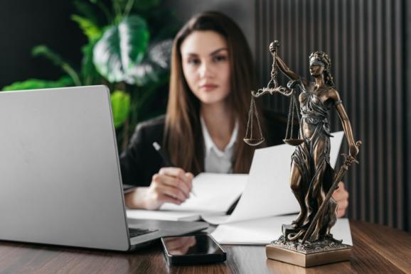 médiateur civil et commercial